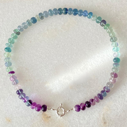 Collar de fluorita arcoíris con cierre de plata de ley