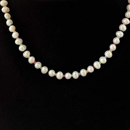 Collar de piedras preciosas de perla y zafiro multicolor