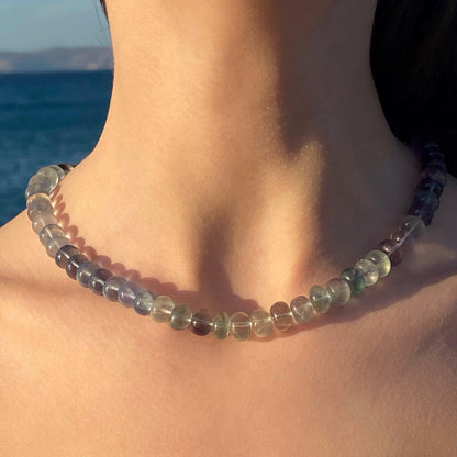 Collar de fluorita arcoíris con cierre de plata de ley