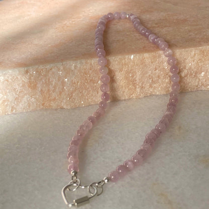 Collar de Kunzita con Mosquetón de Corazón