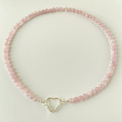 Collar de Kunzita con Mosquetón de Corazón