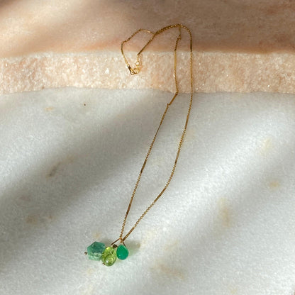 Collar de múltiples piedras