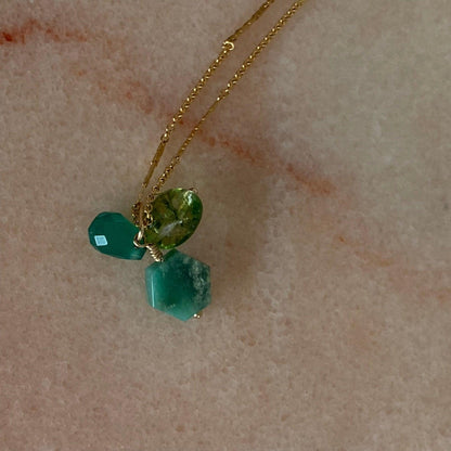 Collar de múltiples piedras